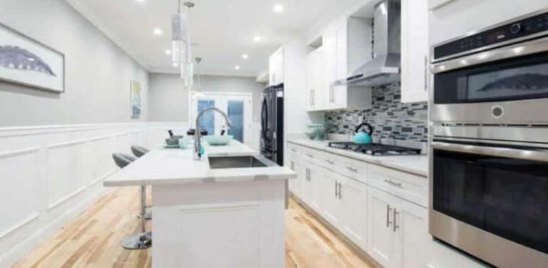 廚房護(hù)墻板：要了解的優(yōu)點(diǎn)、缺點(diǎn)和成本理念